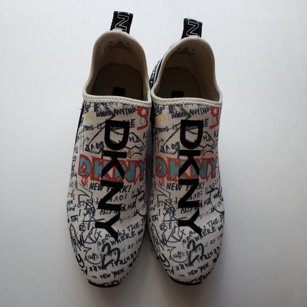NWOT DKNY Logo shoes, size 8.5. - Picture 8 of 10